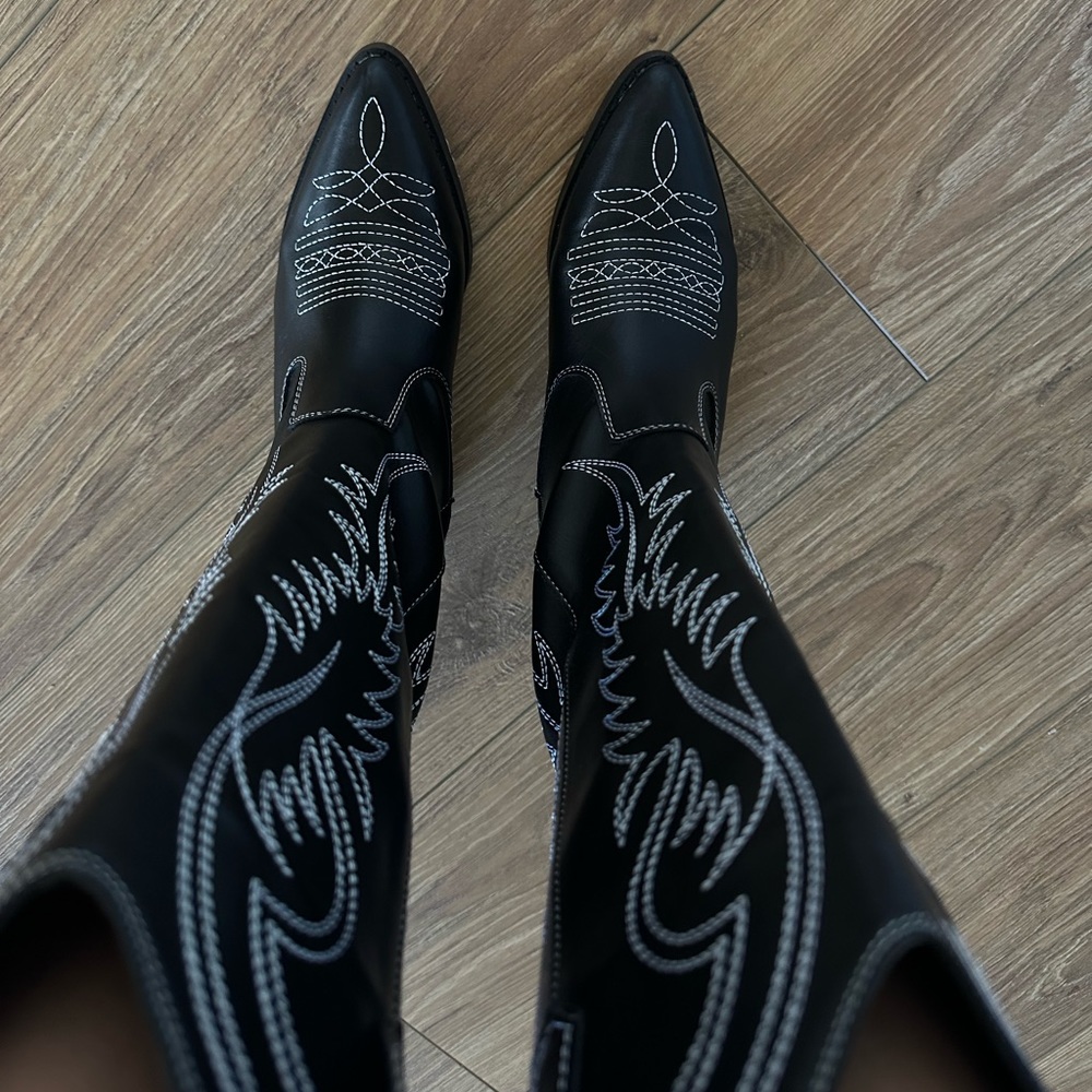 Western, long black cow girl boots with white design
